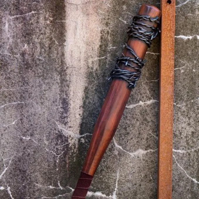 Epic Armoury LARP Baseballschläger Stacheldraht, 80 Cm, Holz 1 Epic Armoury LARP Baseballschläger Stacheldraht, 80 Cm, Holz